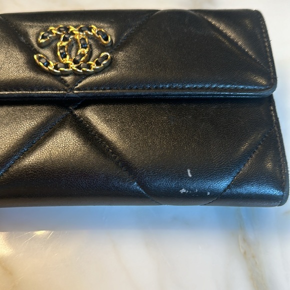 Chanel Quilted Calfskin 19 Wallet - Picture 5 of 15